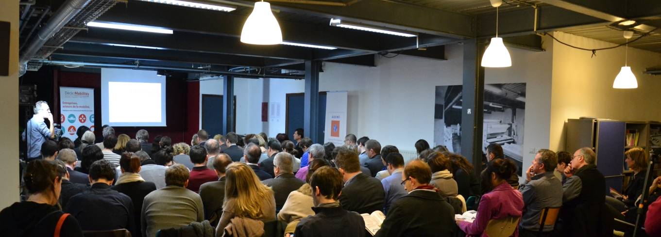 100 m2 entièrement modulables pour vos présentations et rencontres.